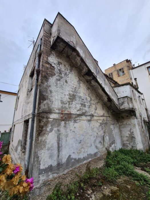 Grottammare (AP) – Casa con giardino adibita a Dogana