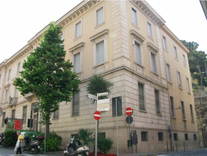 IMPERIA – Edificio cielo/terra sito in Via felice Cascione, 39