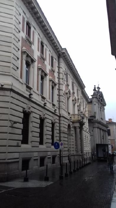 NOVARA – Edificio cielo/terra sito in Via Negroni, 6-8