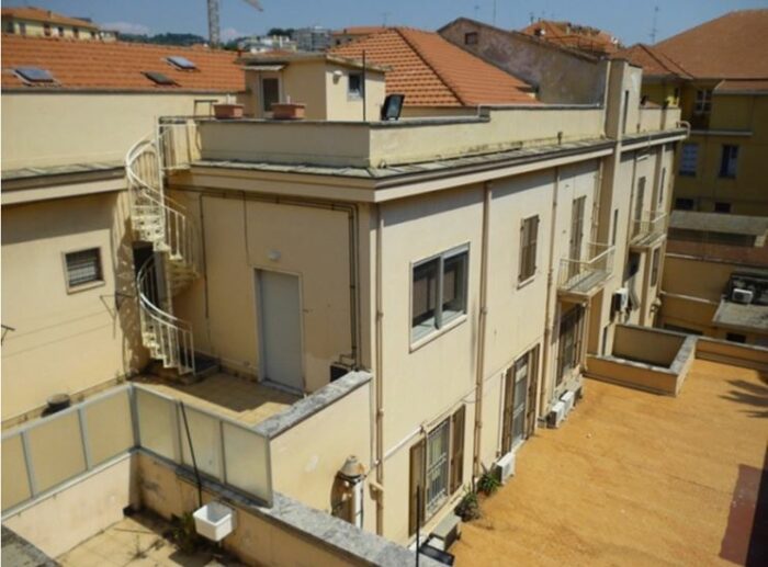 IMPERIA – Edificio cielo/terra sito in Via felice Cascione, 39