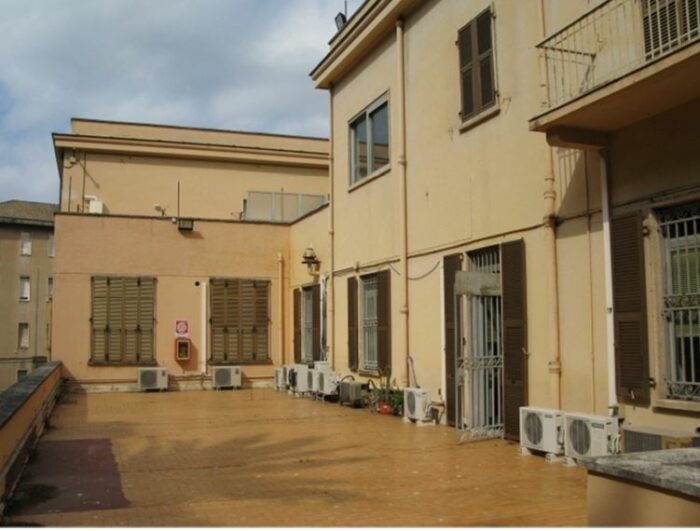 IMPERIA – Edificio cielo/terra sito in Via felice Cascione, 39