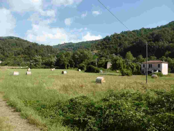 VARESE LIGURE (SP) – CASALETTI EX AZIENDA AGRICOLA