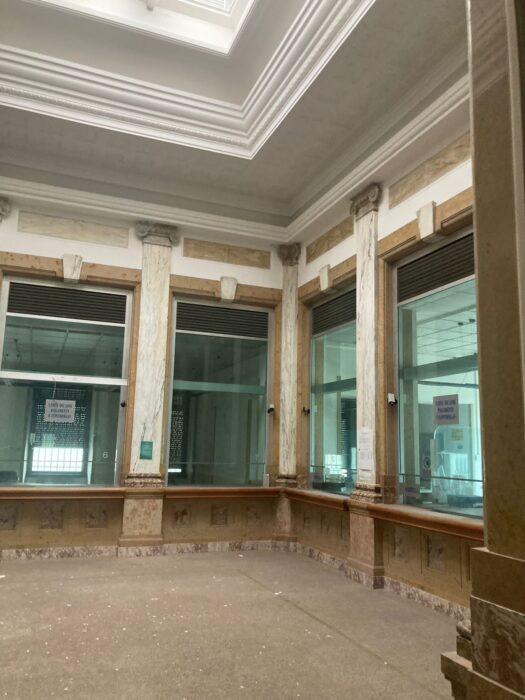 BRINDISI (BR) – Edificio cielo-terra in Piazza Vittorio Emanuele II n. 4