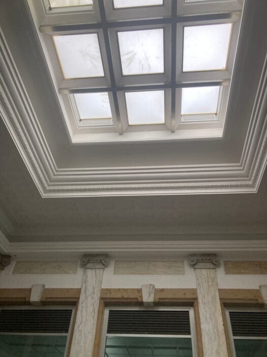 BRINDISI (BR) – Edificio cielo-terra in Piazza Vittorio Emanuele II n. 4