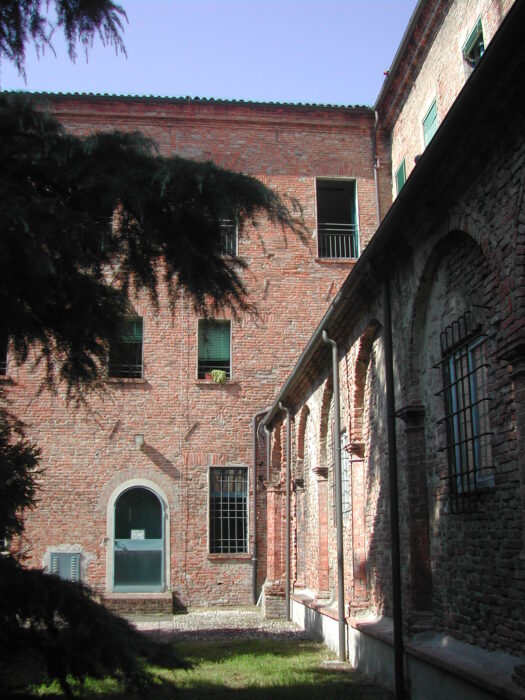 Ferrara (FE) – Complesso in Via Mayr