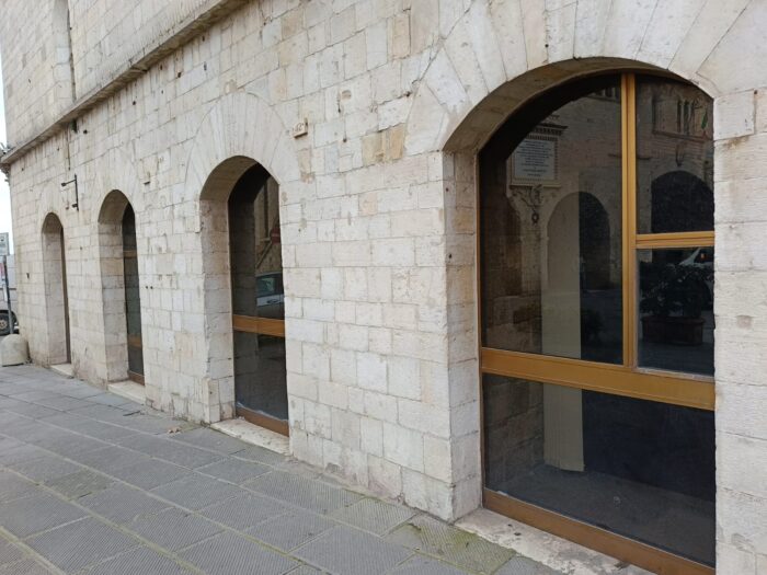Todi (Pg) – Locali in Palazzo dei Priori (ex sede Banca Mps Spa)