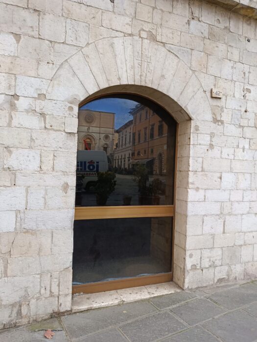 Todi (Pg) – Locali in Palazzo dei Priori (ex sede Banca Mps Spa)