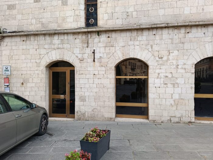 Todi (Pg) – Locali in Palazzo dei Priori (ex sede Banca Mps Spa)