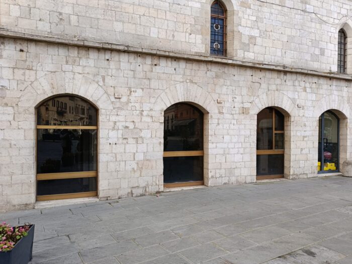 Todi (Pg) – Locali in Palazzo dei Priori (ex sede Banca Mps Spa)