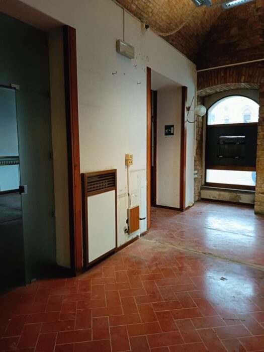 Todi (Pg) – Locali in Palazzo dei Priori (ex sede Banca Mps Spa)