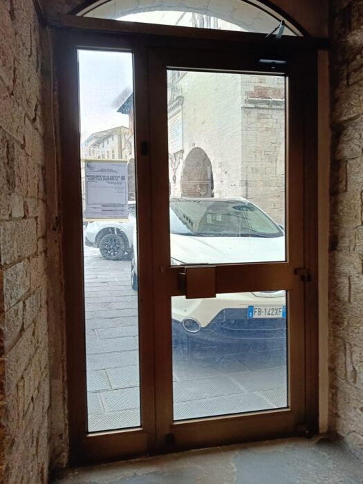 Todi (Pg) – Locali in Palazzo dei Priori (ex sede Banca Mps Spa)