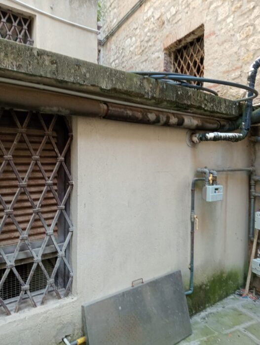 Todi (Pg) – Locali in Palazzo dei Priori (ex sede Banca Mps Spa)