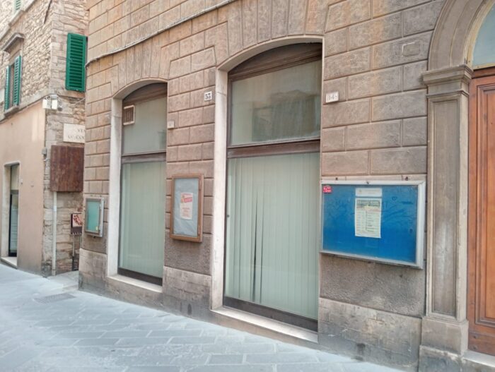 Todi (Pg) – Locali in Palazzo dei Priori (ex sede Banca Mps Spa)