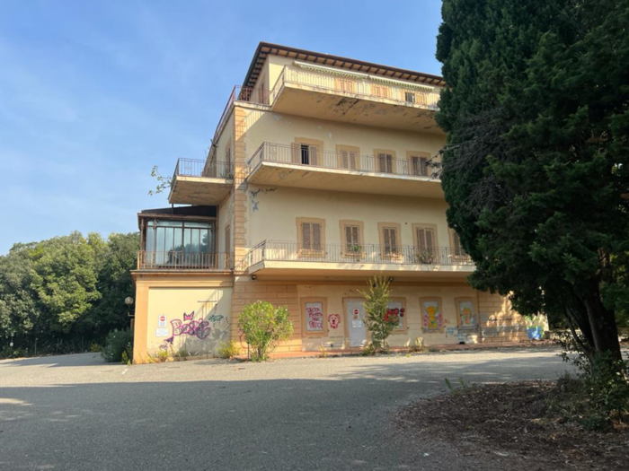 Livorno (LI)- Villa Rodocanacchi e Foresteria via Monterotondo